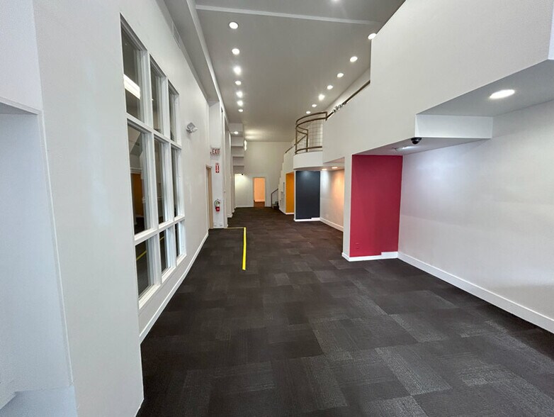 More Photos Of 418 Sutter St, San Francisco Storefront For Lease