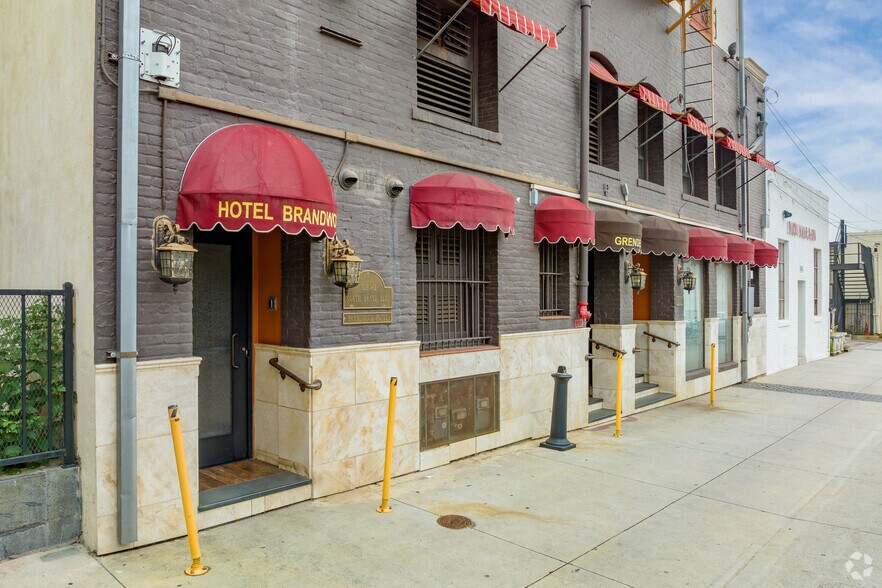 More Photos Of 337-339 1/2 N Brand Blvd, Glendale Storefront For Lease