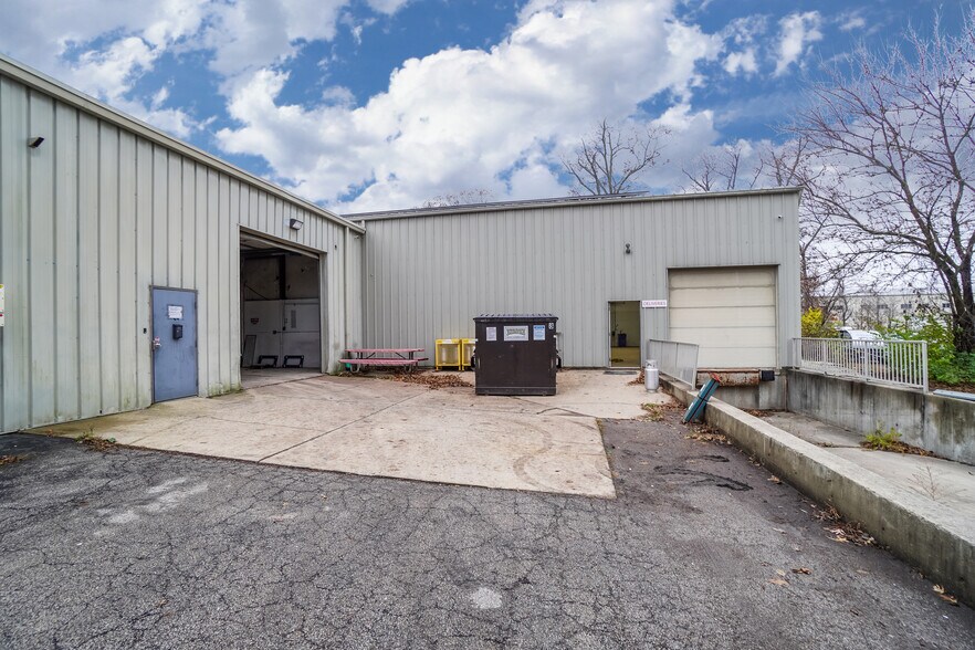 More Photos Of 4007 Bach Buxton Rd, Amelia Warehouse For Lease