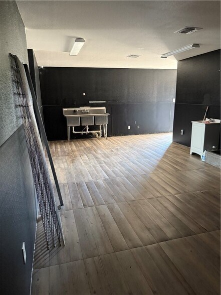 More Photos Of 217 E Main St, Bishop Storefront Retail Office For Sale