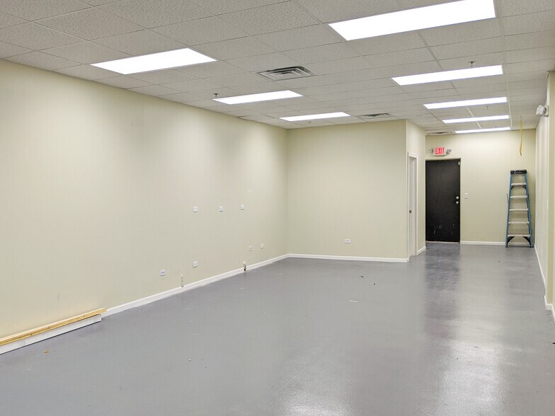 More Photos Of 815-829 Campus Dr, Joliet Medical For Lease