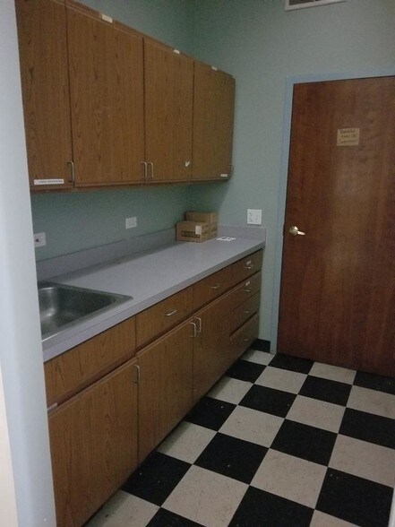 More Photos Of 5907 W 35th St, Cicero Restaurant For Lease