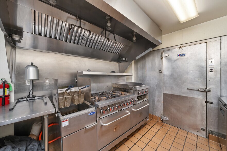 More Photos Of 1144 Black Oak Dr, Paso Robles Freestanding For Sale