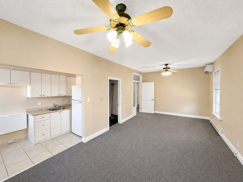 More Photos Of 43 Worsley St, Barrie Office Residential For Lease
