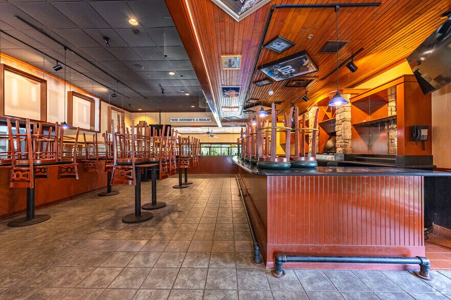 More Photos Of 123 N Arlington St, Salisbury Restaurant For Lease