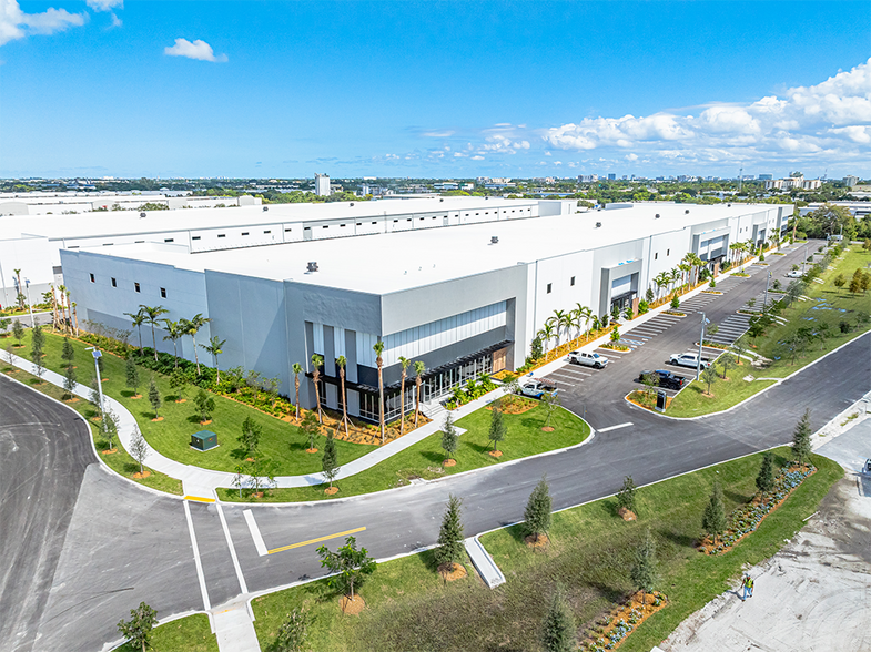 More Photos Of 311 Racetrack Loop, Pompano Beach Unknown For Lease