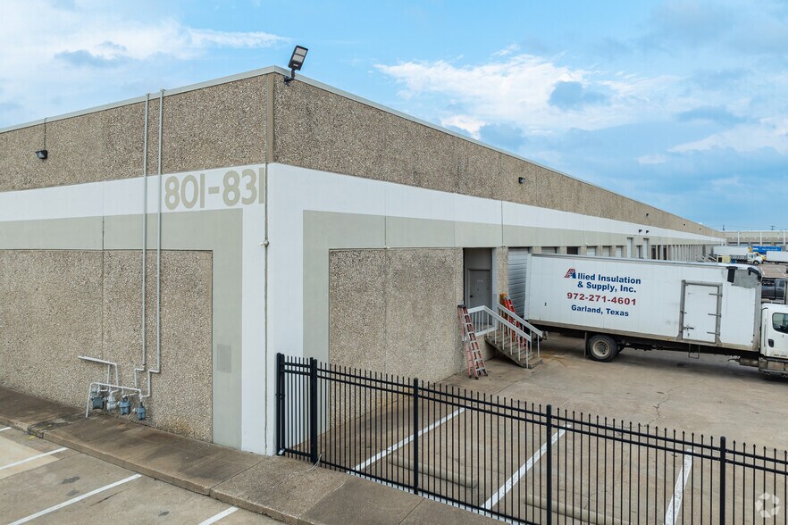 More Photos Of 502 Fountain Pky, Grand Prairie Warehouse For Lease