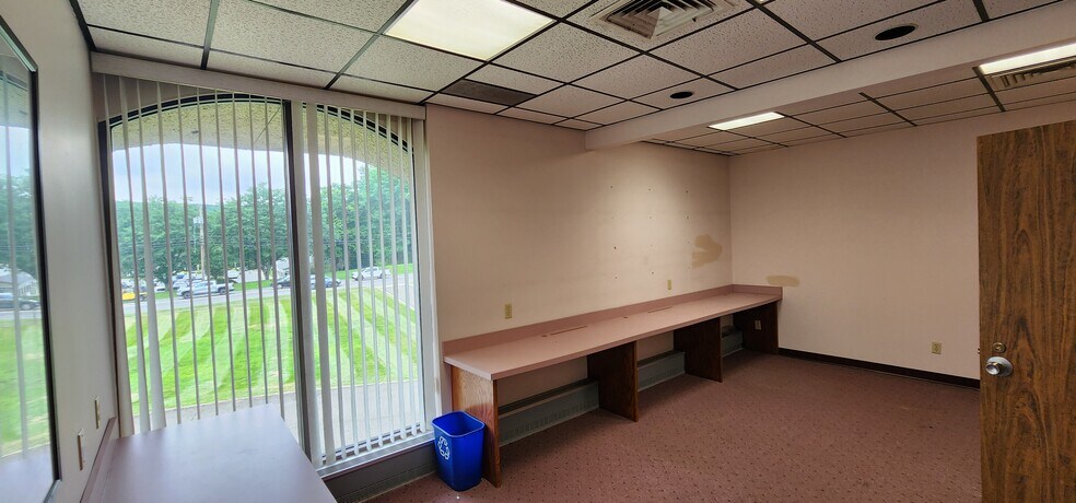 More Photos Of 1 Sherman Hill Rd, Woodbury Bank For Lease