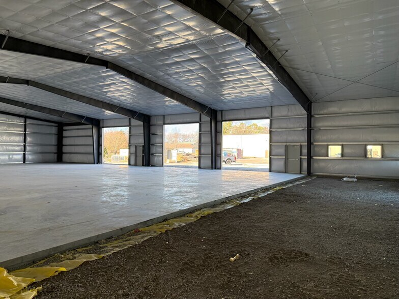 More Photos Of 5350 Enterprise Dr, Paducah Warehouse For Lease
