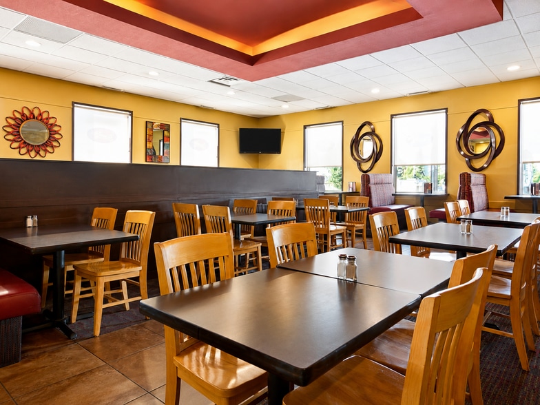 More Photos Of 18320 Stony Plain Rd, Edmonton Hotel For Sale