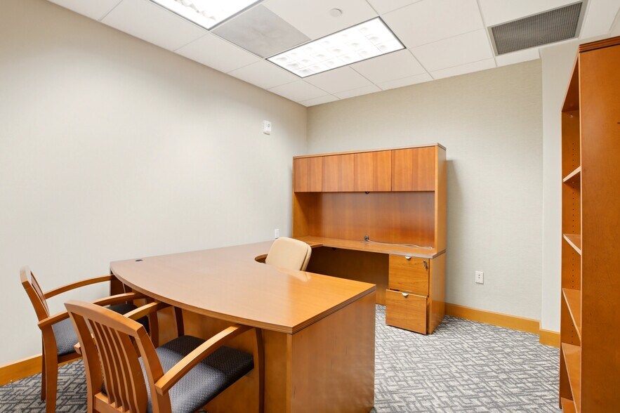 More Photos Of 7900 NW 154th St, Miami Lakes Office Residential For Lease
