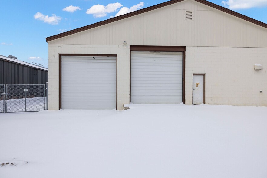 More Photos Of 21034 Chippendale Ave W, Farmington Industrial For Sale