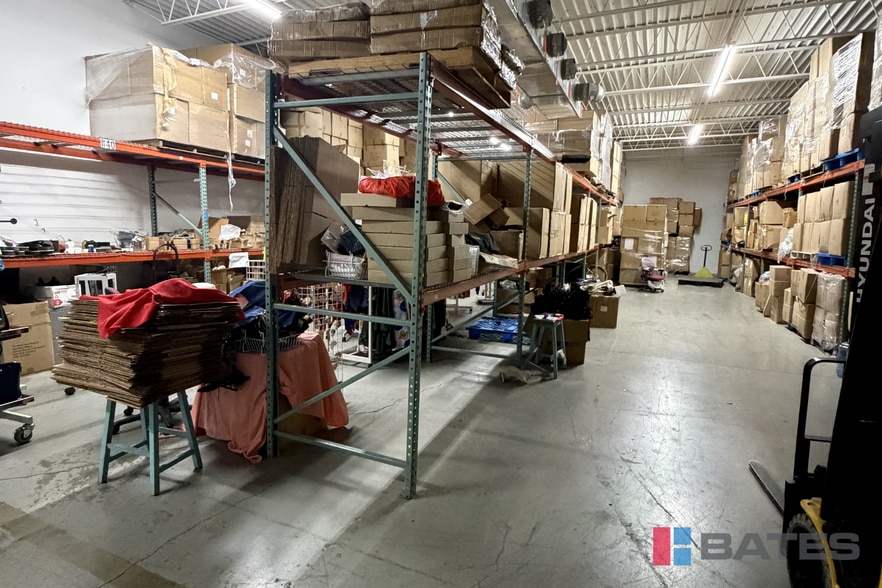 More Photos Of 1033 Quaker St, Dallas Light Distribution For Lease