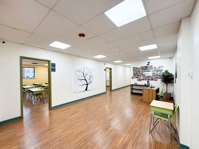 More Photos Of 860-862 Silas Deane Hwy, Wethersfield Freestanding For Lease