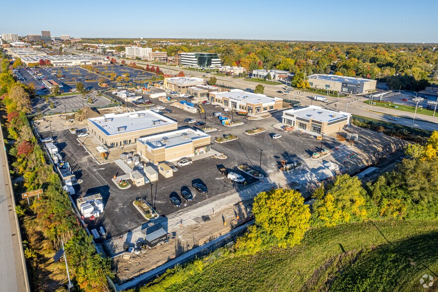 More Photos Of 1755 W 22nd St, Oak Brook General Retail For Lease