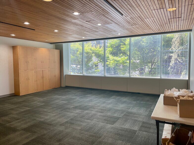 More Photos Of 100 N Queen St, Lancaster Office For Sale