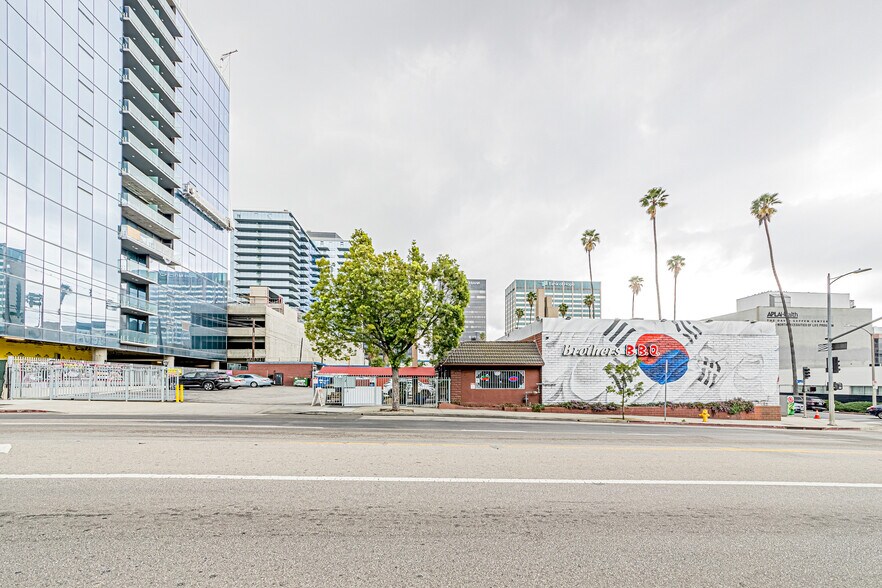 More Photos Of 3680 W 6th St, Los Angeles Restaurant For Sale