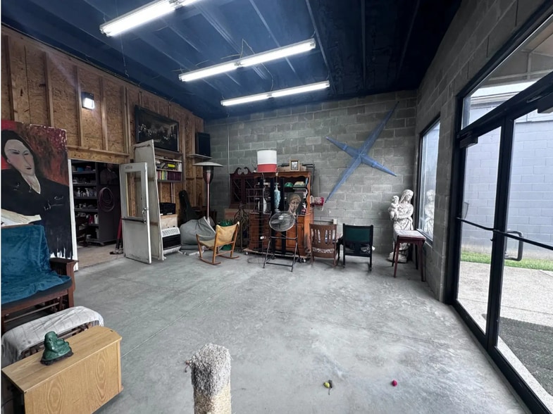 More Photos Of 2228 Dundee Rd, Louisville Freestanding For Sale