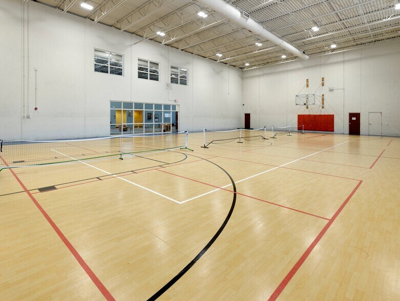 More Photos Of 1975 Melissa Ln, Aurora General Retail For Sale