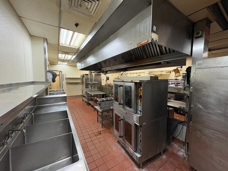 More Photos Of 4875 28th St SE, Grand Rapids Restaurant For Lease