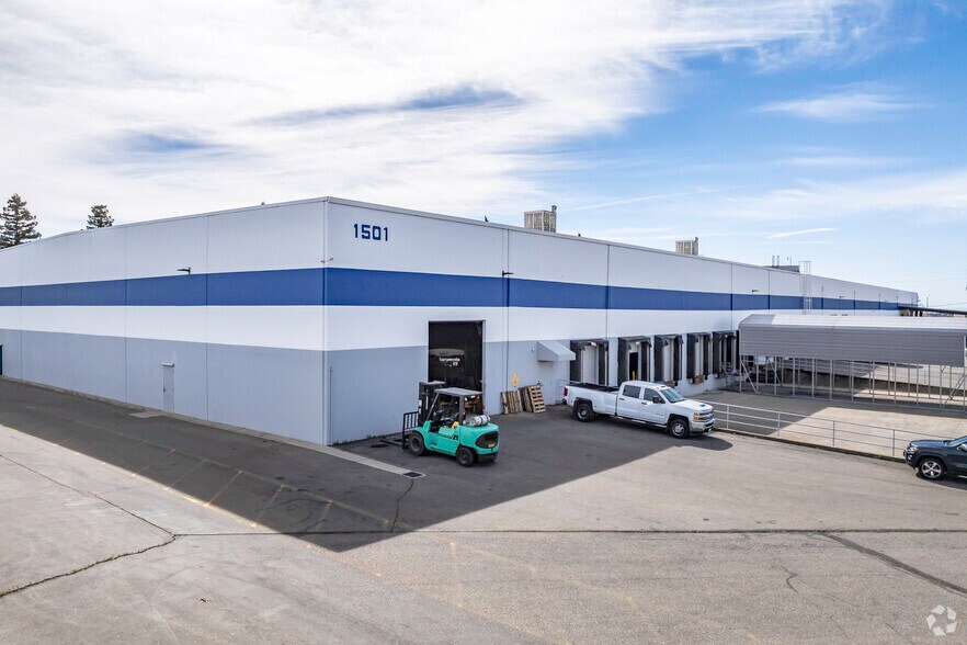 More Photos Of 1501 Aviation Blvd, Lincoln Warehouse For Lease