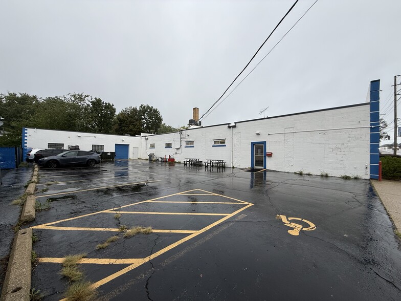 More Photos Of 204 Northwest Hwy, Fox River Grove Freestanding For Sale