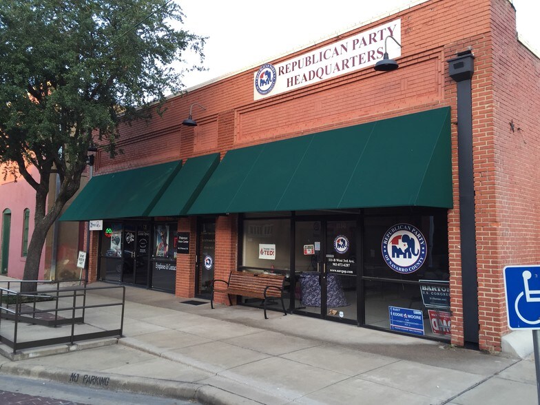 Primary Photo Of 111 W 3rd Ave, Corsicana Storefront For Lease