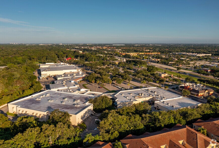 More Photos Of 6000-6398 N Lockwood Ridge Rd, Sarasota Storefront For Lease