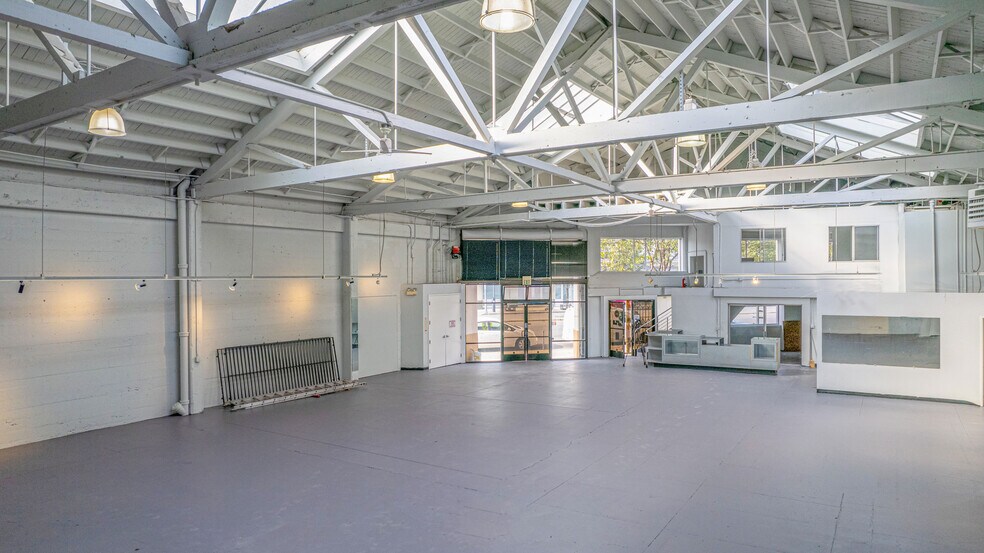 More Photos Of 123 S Van Ness Ave, San Francisco Storefront For Lease