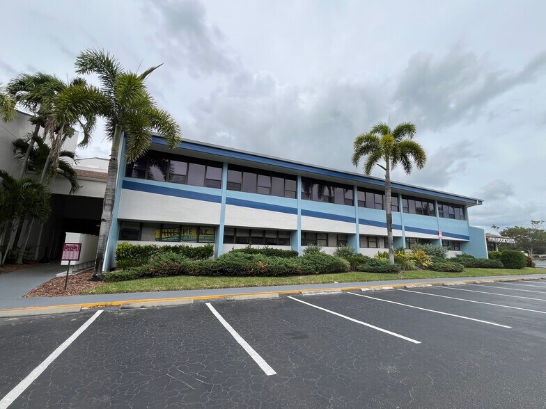 More Photos Of 12995 S Cleveland Ave, Fort Myers Unknown For Lease