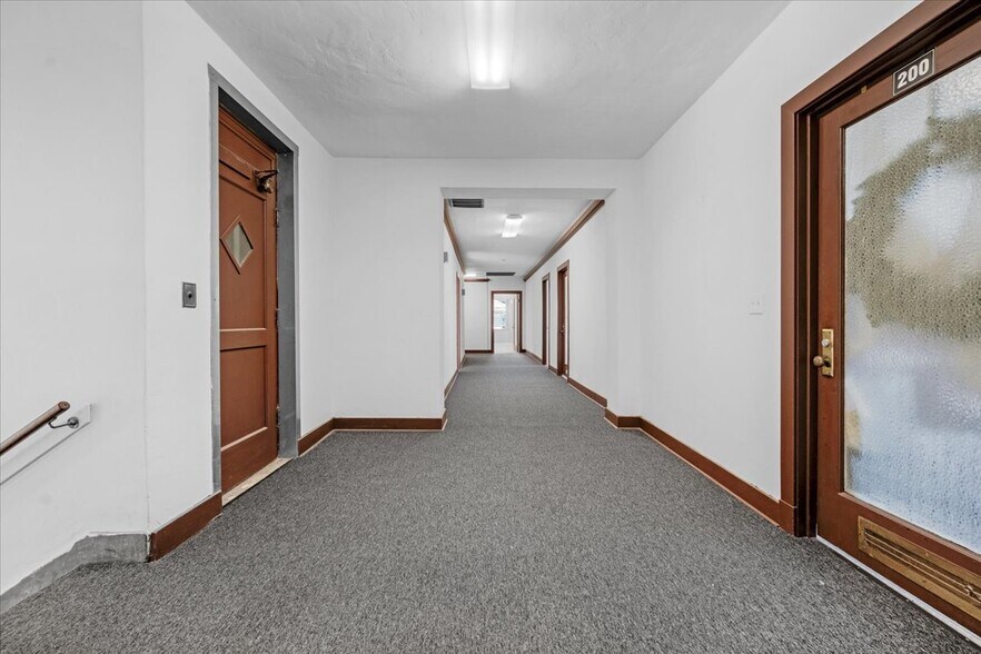 More Photos Of 100 W 7th St, Hanford Storefront Retail Office For Sale