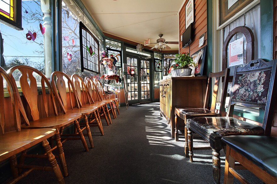 More Photos Of 814 Water St, Waxahachie Restaurant For Sale