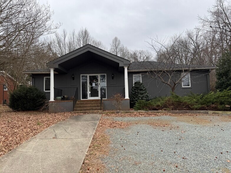 More Photos Of 304 E Washington St, Mebane Medical For Lease