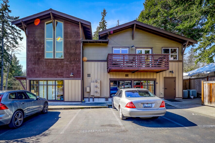 More Photos Of 818 Madison Ave N, Bainbridge Island Office For Sale