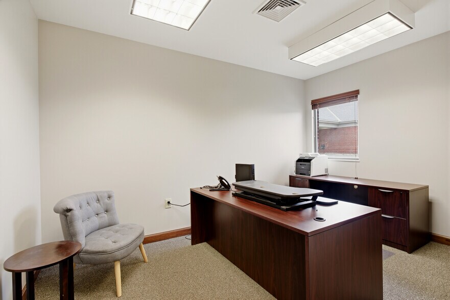 More Photos Of 400 Sugartree Ln, Franklin Office For Lease