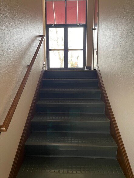 More Photos Of 901 N Prospect Ave, Springfield Freestanding For Sale