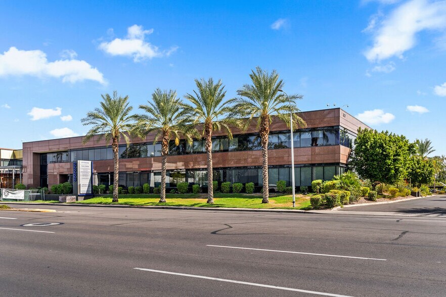 More Photos Of 3333 E Camelback Rd, Phoenix Office For Lease