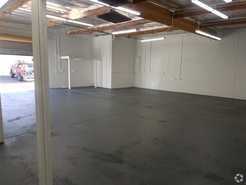 More Photos Of 41910 Boardwalk, Palm Desert Warehouse For Lease