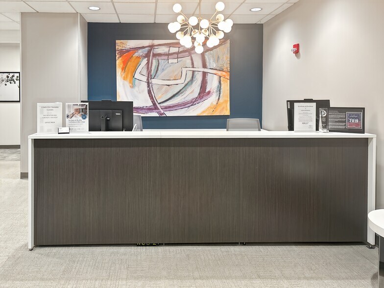 More Photos Of 1821 Walden Office Sq, Schaumburg Coworking Space