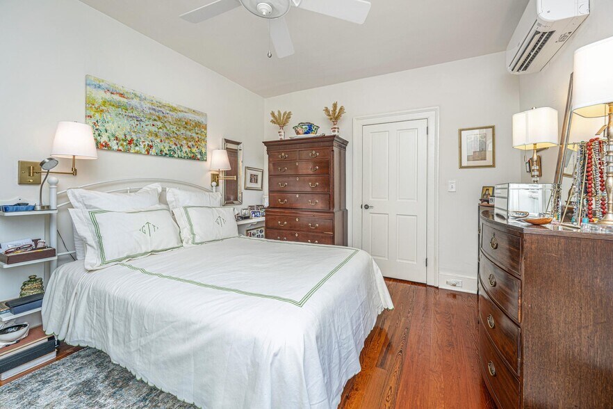 More Photos Of 90 Bull St, Charleston Storefront Retail Residential For Sale