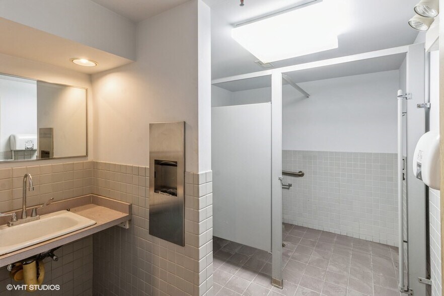 More Photos Of 1728-1734 W Algonquin Rd, Arlington Heights Medical For Lease