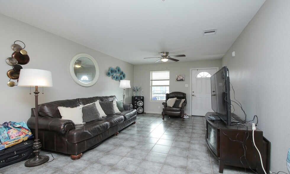 More Photos Of 1318 Avenue A, South Houston Apartments For Sale