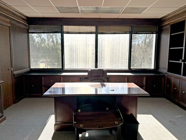 More Photos Of 1422 Burtonwood Dr, Gastonia Office Residential For Lease