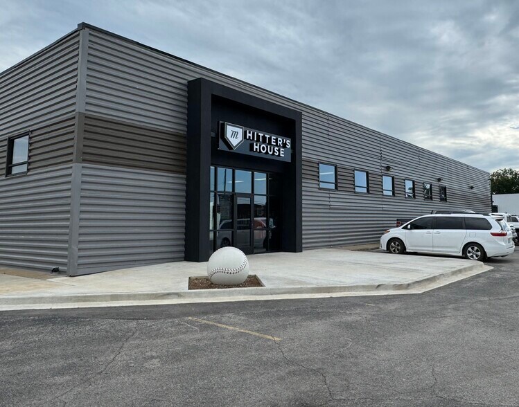 More Photos Of 714-738 W Main St, Jenks Unknown For Lease