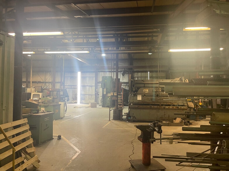 More Photos Of 715 W 81st St, Odessa Warehouse For Sale