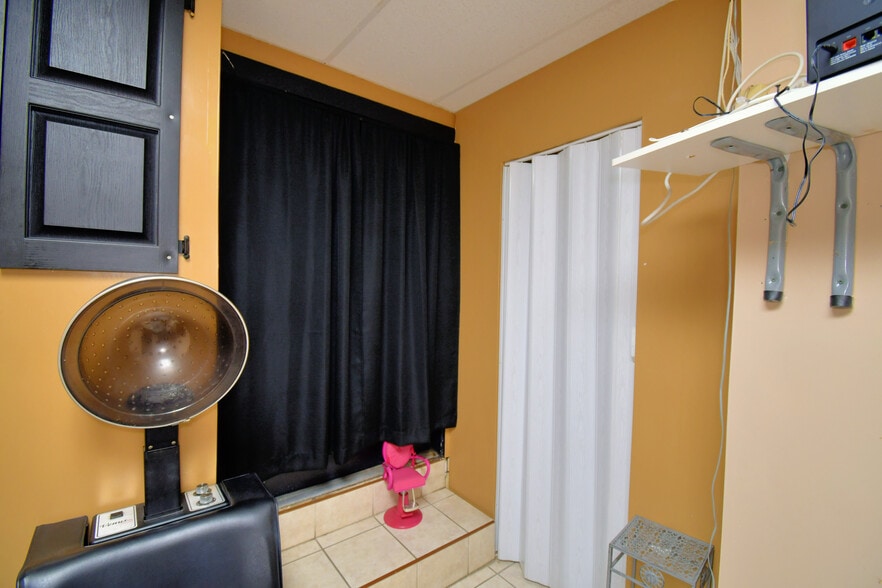 More Photos Of 128 E Orange Ave, Lake Wales General Retail For Sale