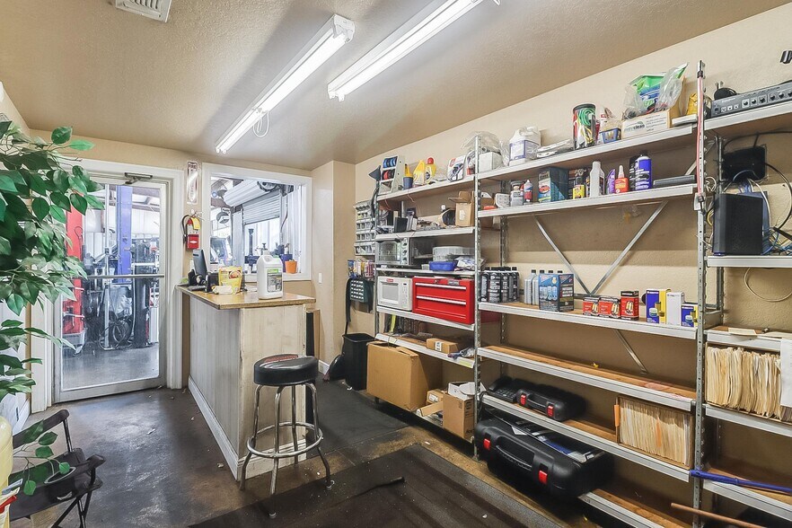 More Photos Of 4283 Popps Ferry Rd, Diberville Auto Repair For Sale