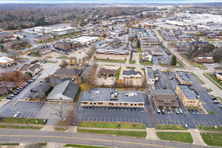 More Photos Of 81-90 N Miller Rd, Fairlawn Office For Sale