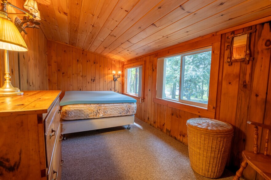 More Photos Of 224 N Shore Rd, Hadley Hotel For Sale