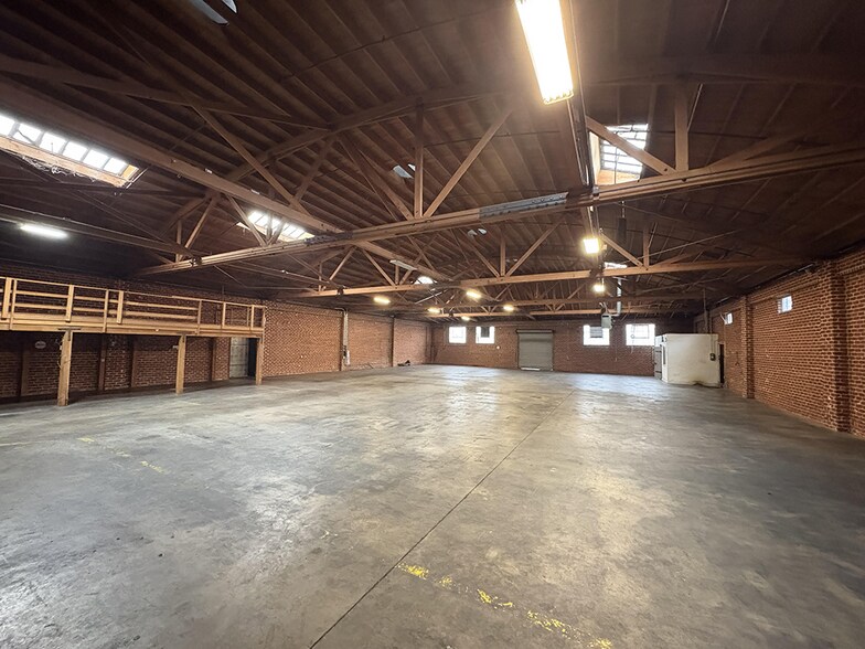 More Photos Of 2800 E 11th St, Los Angeles Manufacturing For Sale